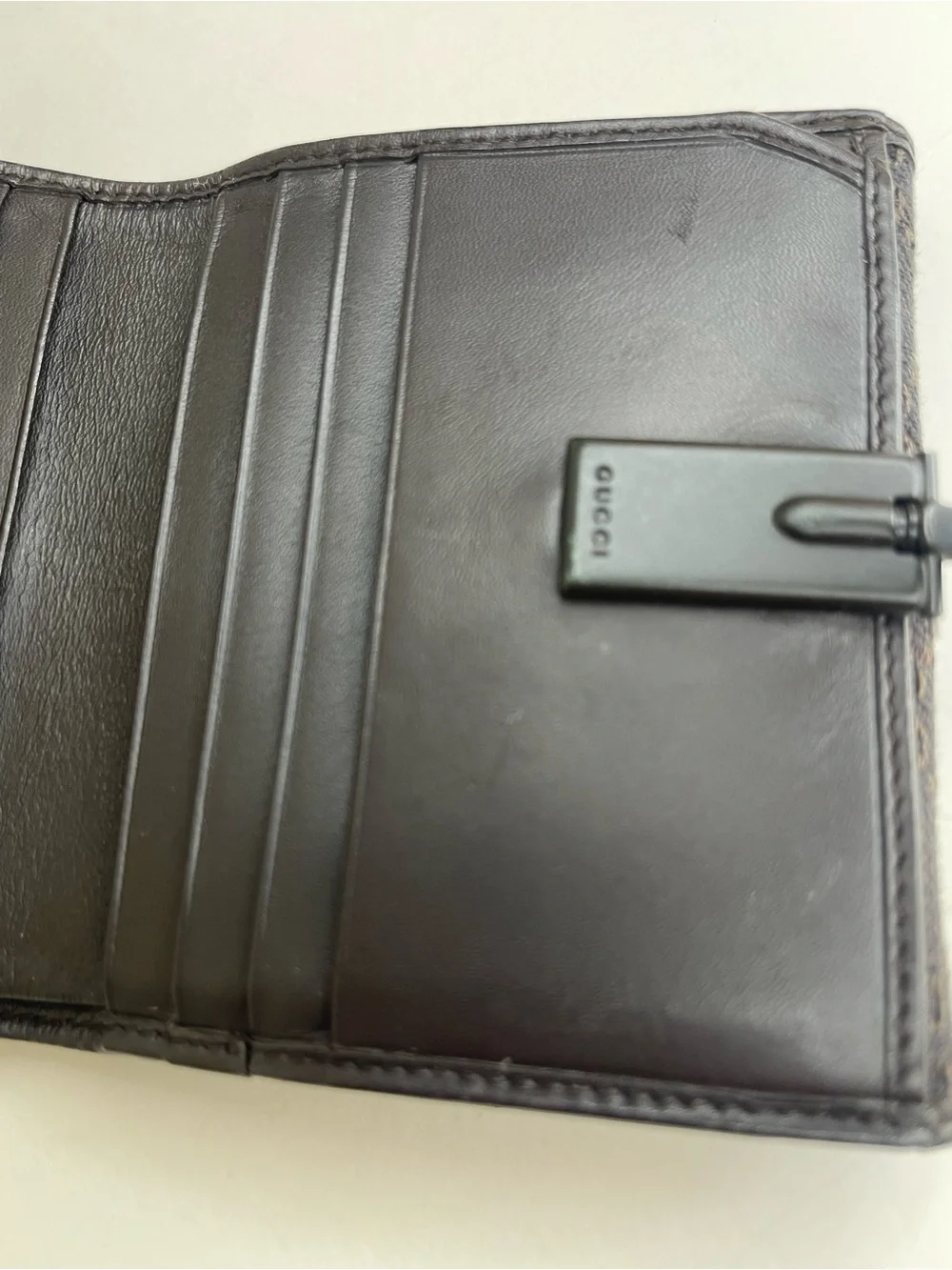 Gucci wallet gg